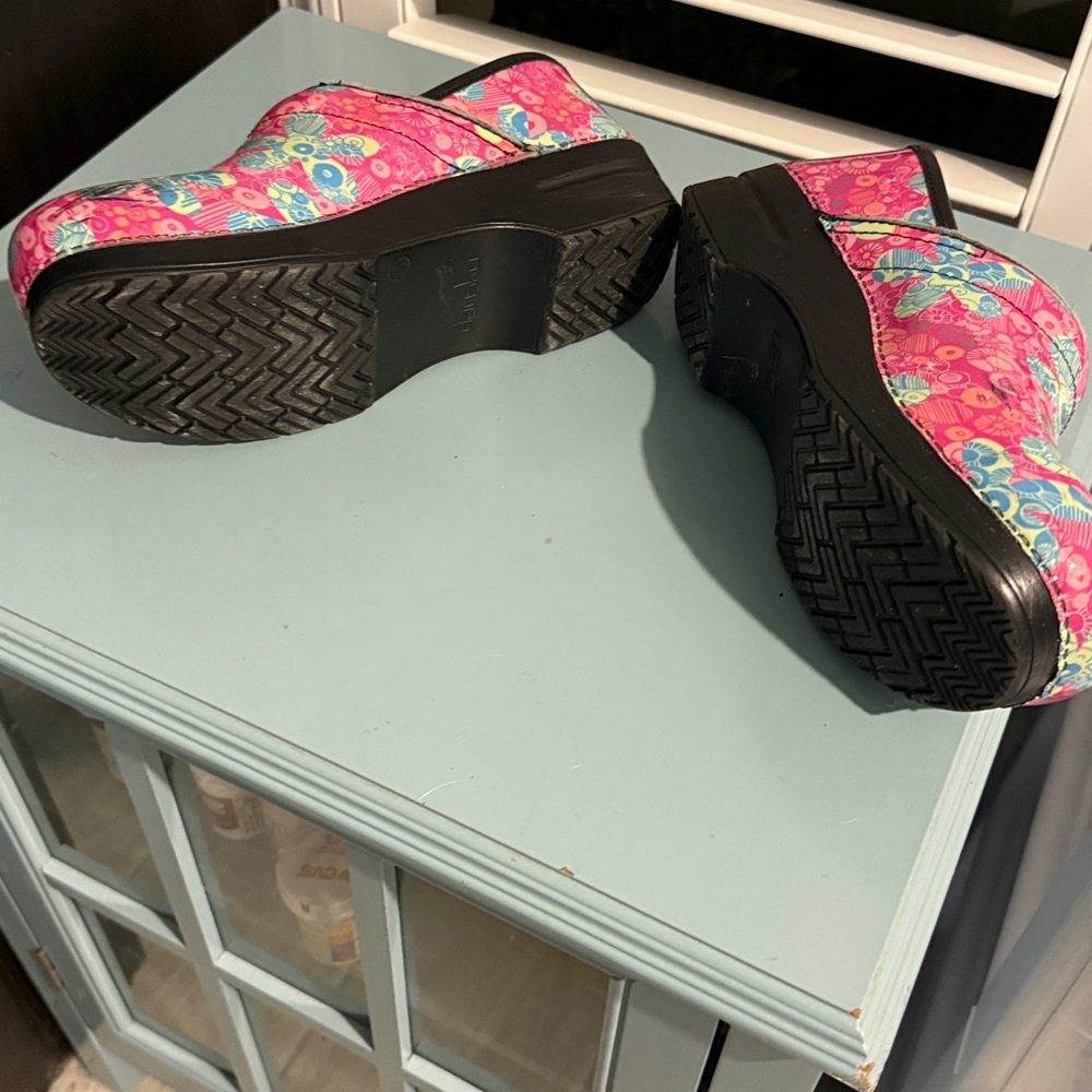 Colorful Floral Clogs - Picture 7 of 8